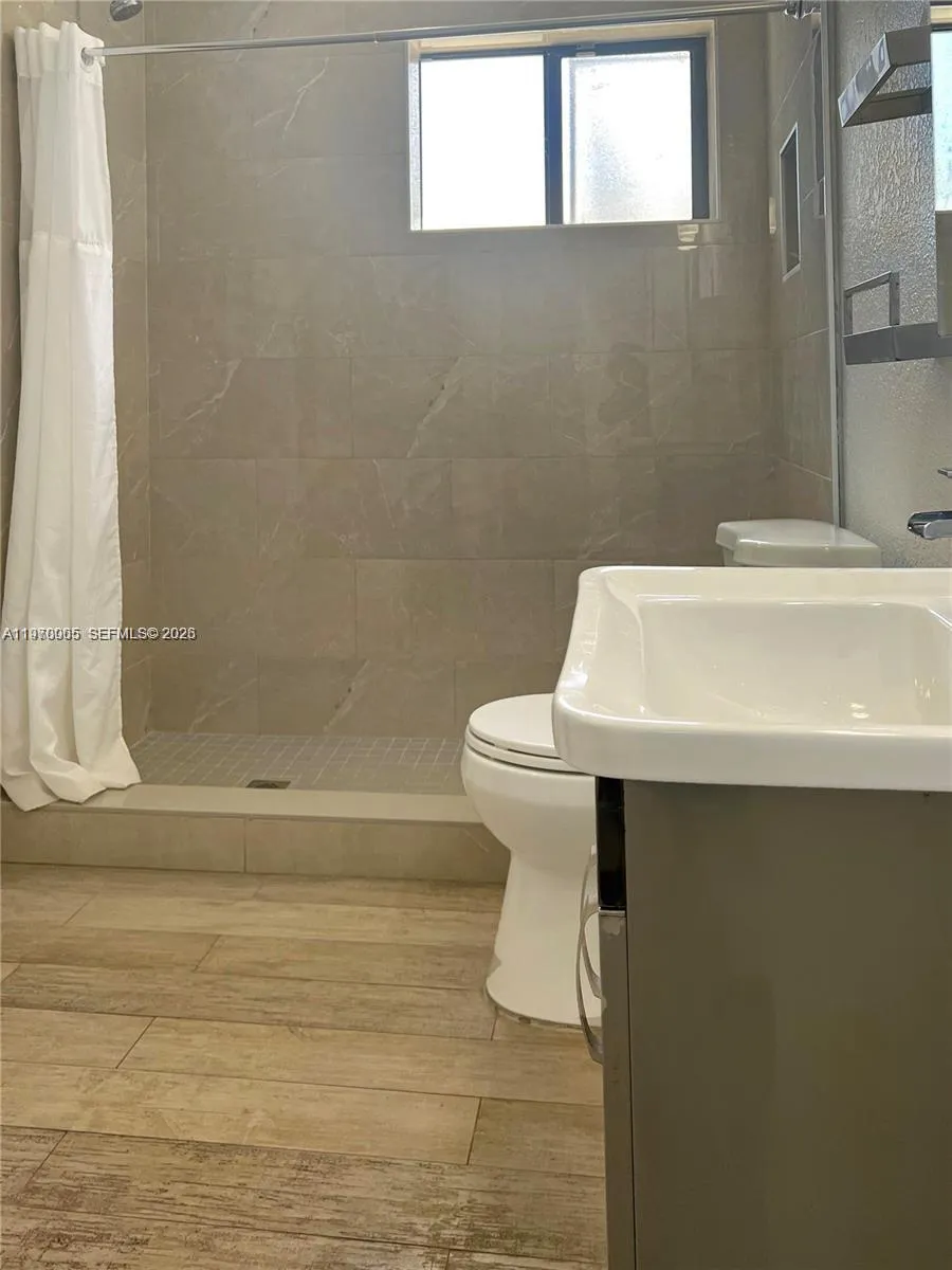 221 W 31st St Hialeah, FL 33012