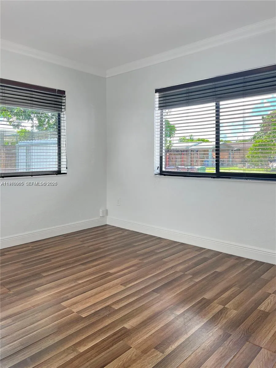 221 W 31st St Hialeah, FL 33012