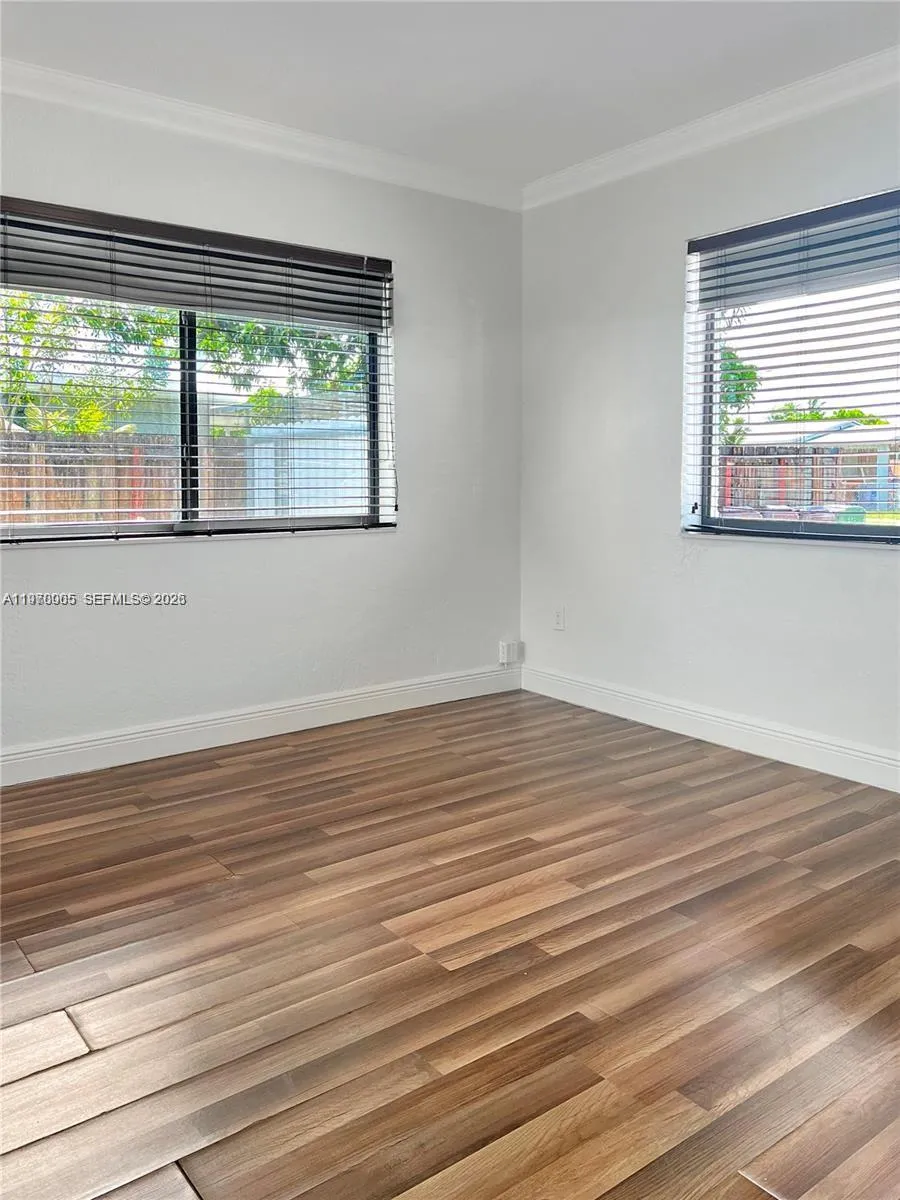 221 W 31st St Hialeah, FL 33012