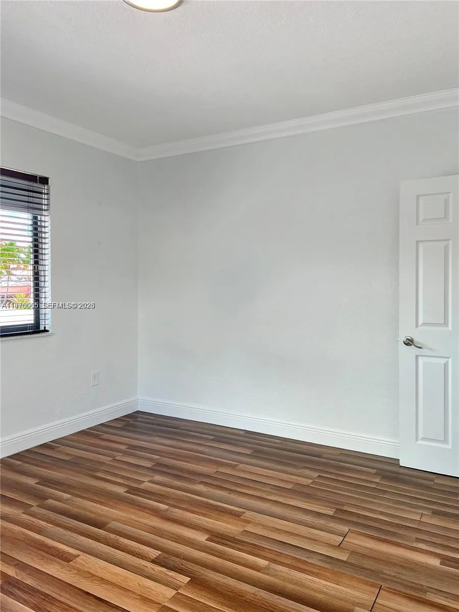 221 W 31st St Hialeah, FL 33012