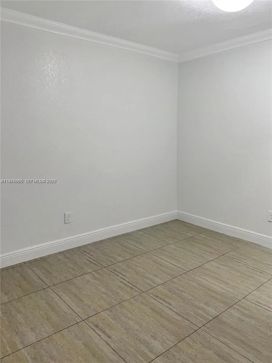 221 W 31st St Hialeah, FL 33012
