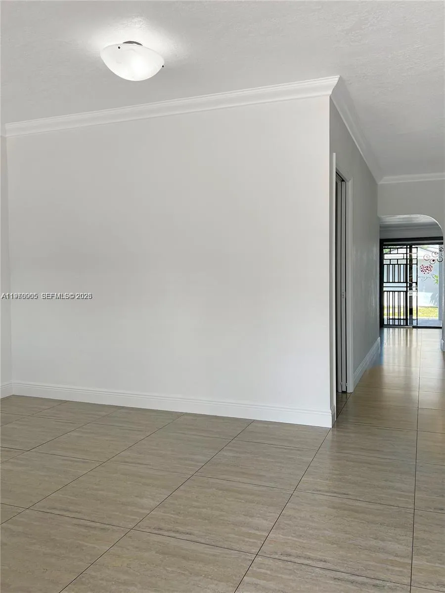 221 W 31st St Hialeah, FL 33012