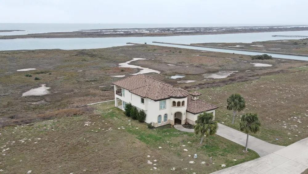 591 E Burgundy Bay Port O Connor, TX 77982