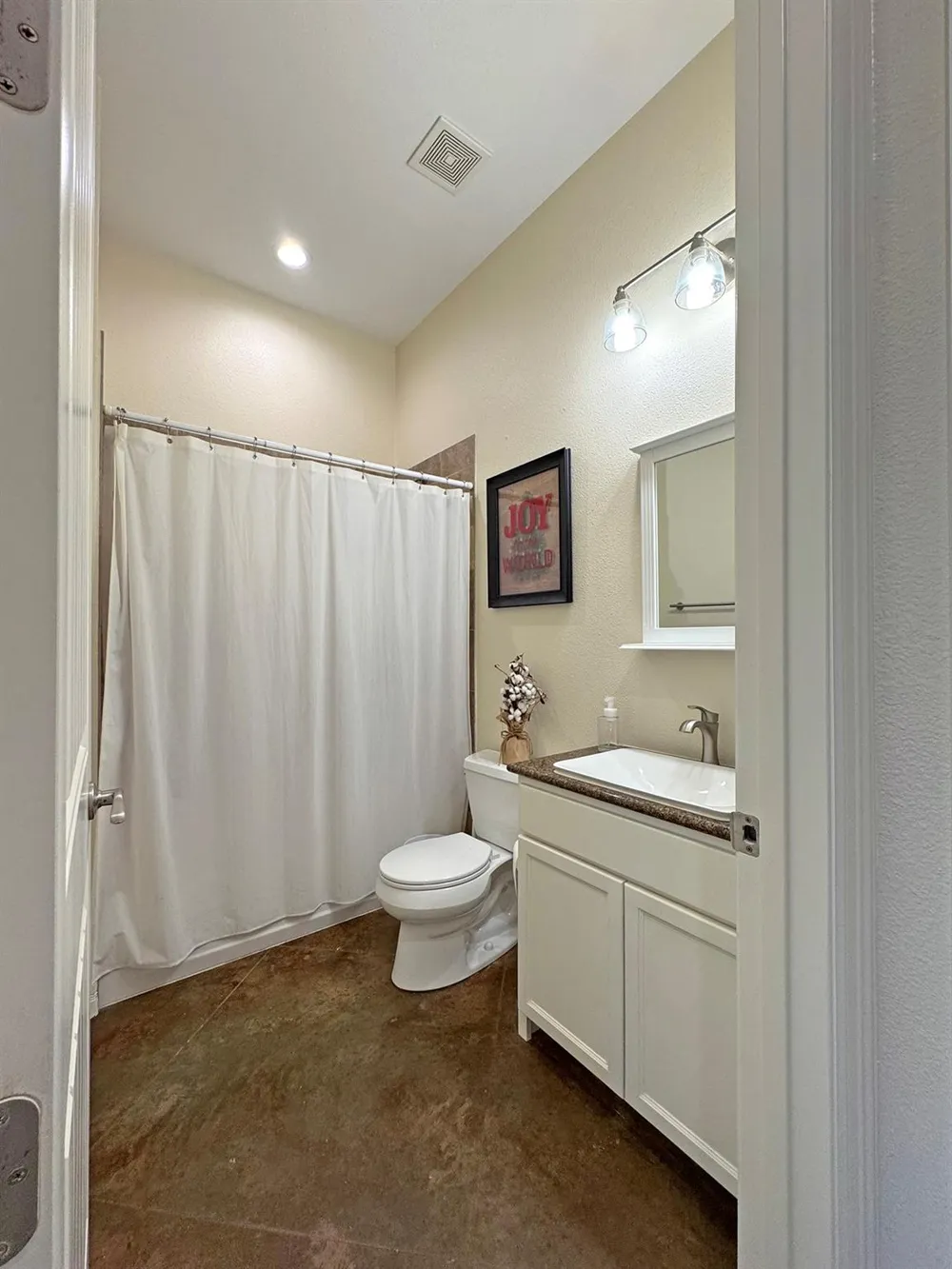 591 E Burgundy Bay Port O Connor, TX 77982