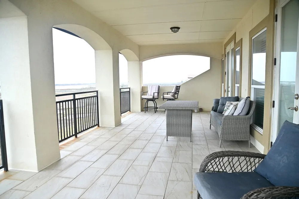 591 E Burgundy Bay Port O Connor, TX 77982