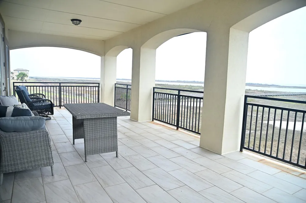 591 E Burgundy Bay Port O Connor, TX 77982