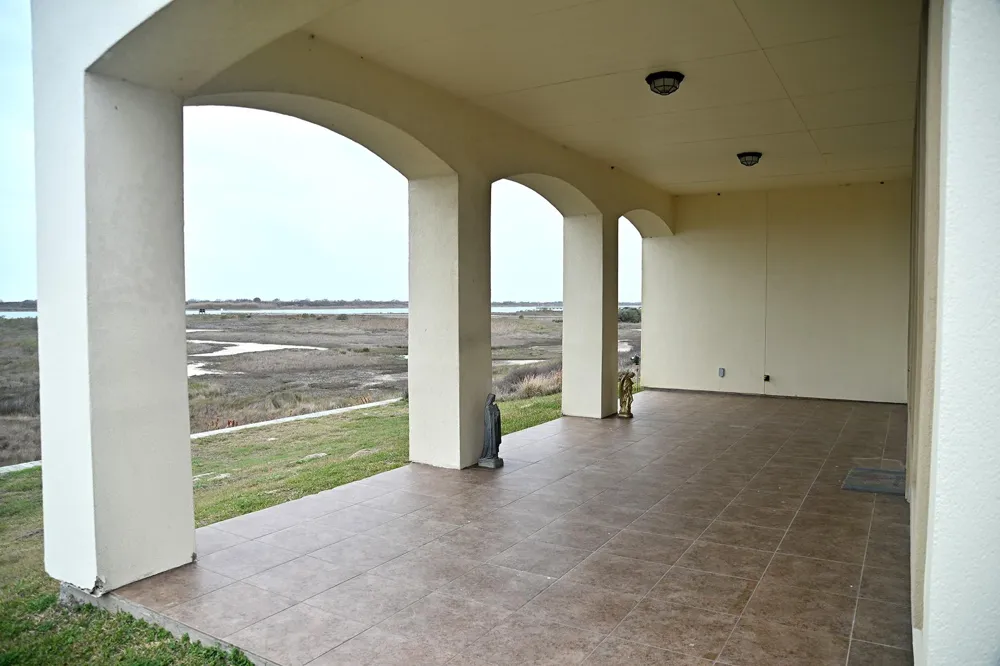 591 E Burgundy Bay Port O Connor, TX 77982