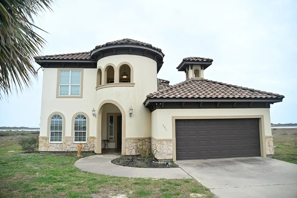 591 E Burgundy Bay Port O Connor, TX 77982