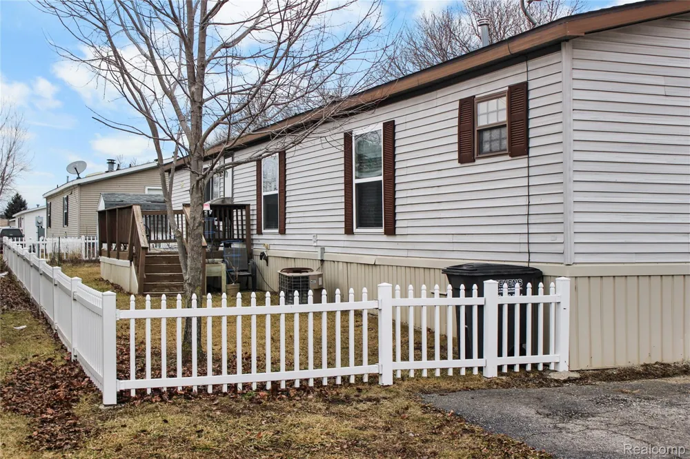 2351 Hiddenview Drive Berlin Charter Township, MI 48166