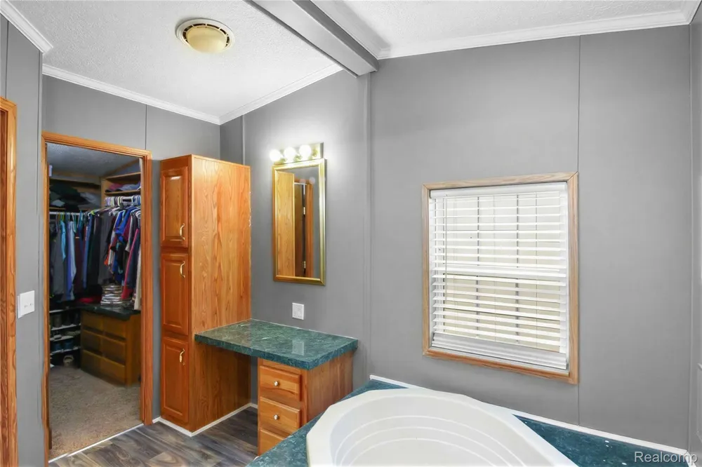 2351 Hiddenview Drive Berlin Charter Township, MI 48166