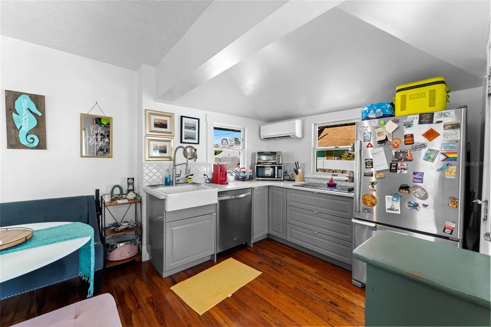 783 30TH AVENUE St Petersburg, FL 33704