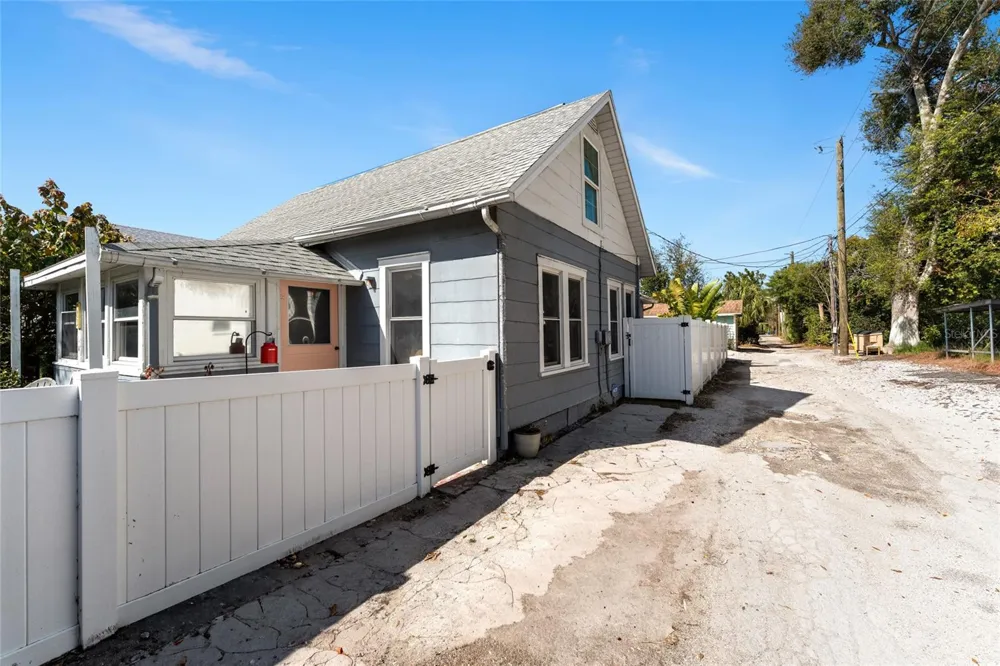 783 30TH AVENUE St Petersburg, FL 33704
