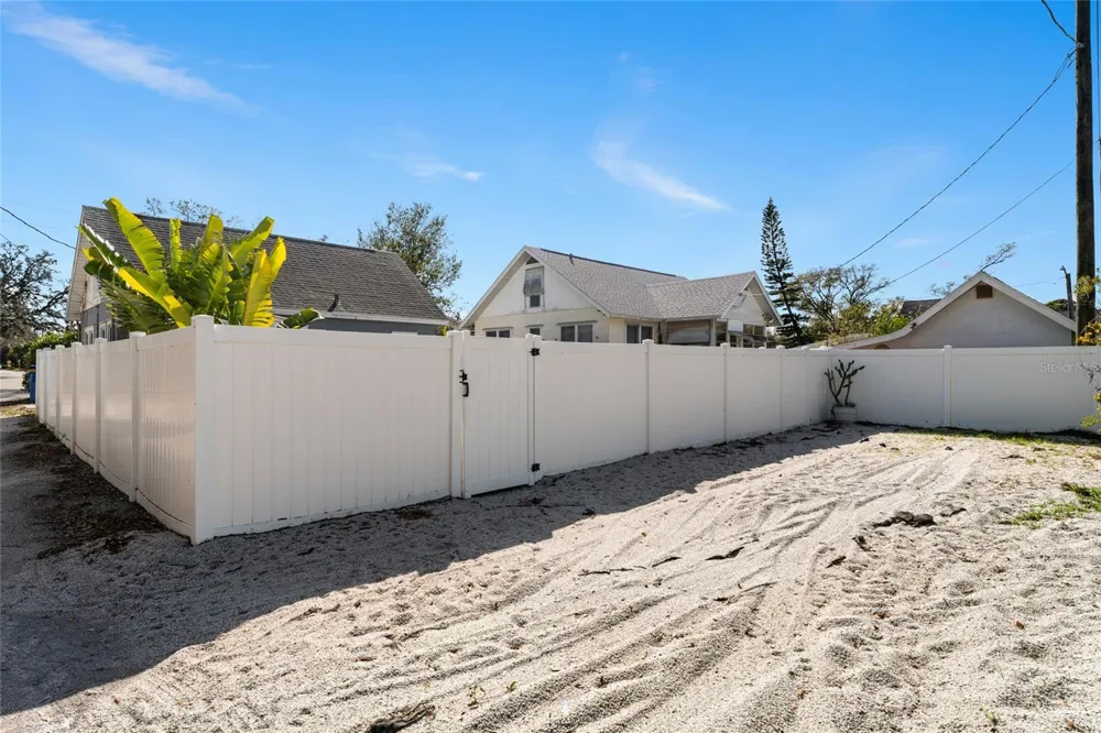 783 30TH AVENUE St Petersburg, FL 33704