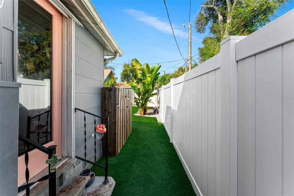 783 30TH AVENUE St Petersburg, FL 33704