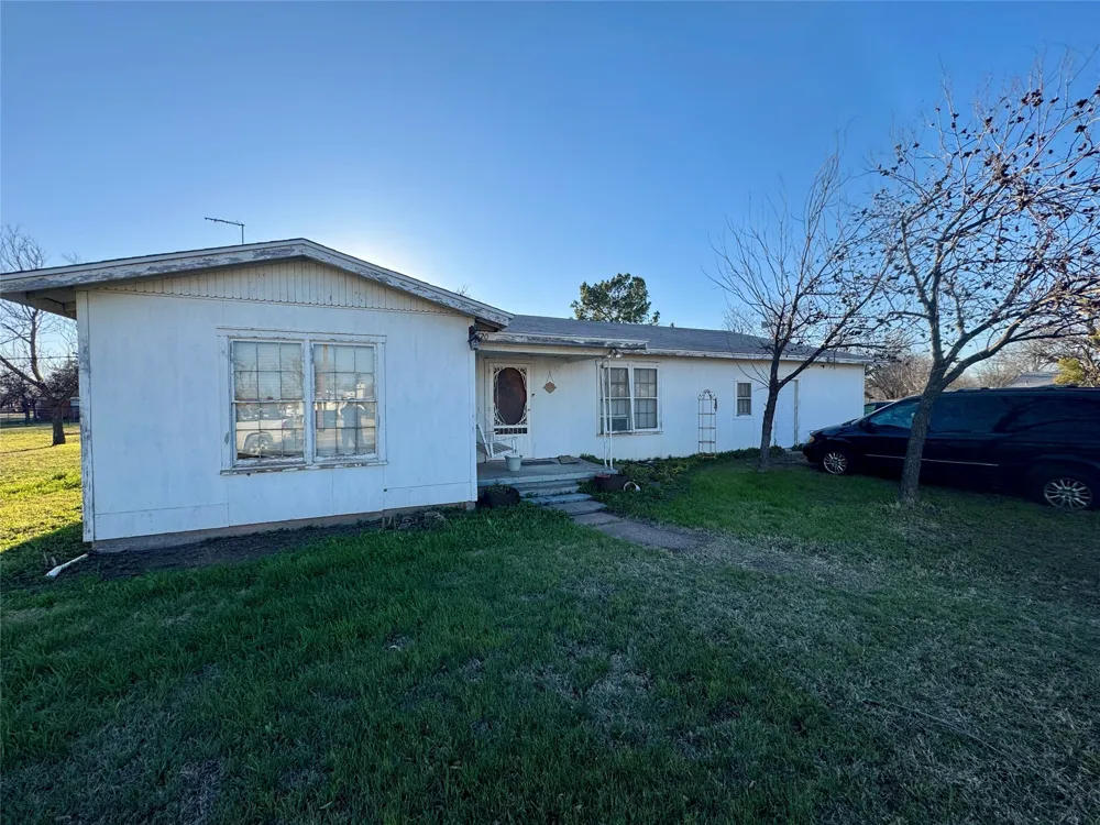620 5th Street Hawley, TX 79525