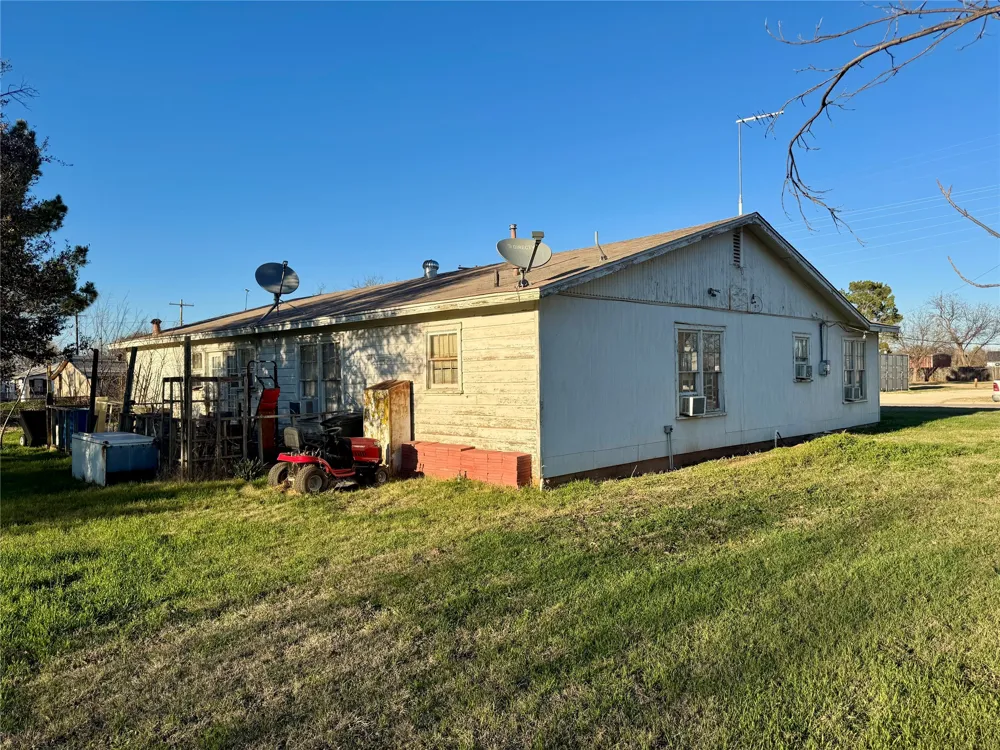 620 5th Street Hawley, TX 79525