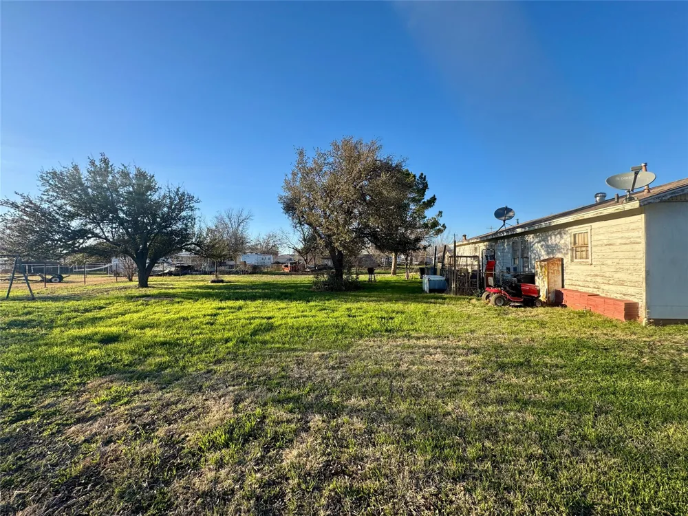 620 5th Street Hawley, TX 79525