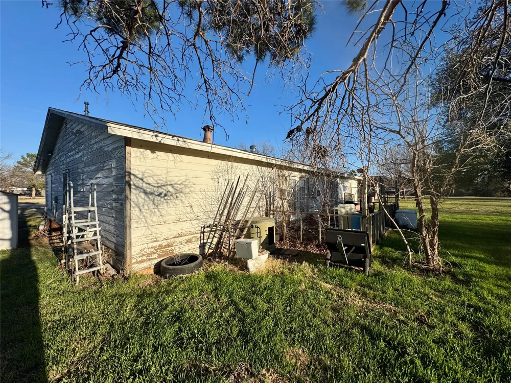 620 5th Street Hawley, TX 79525