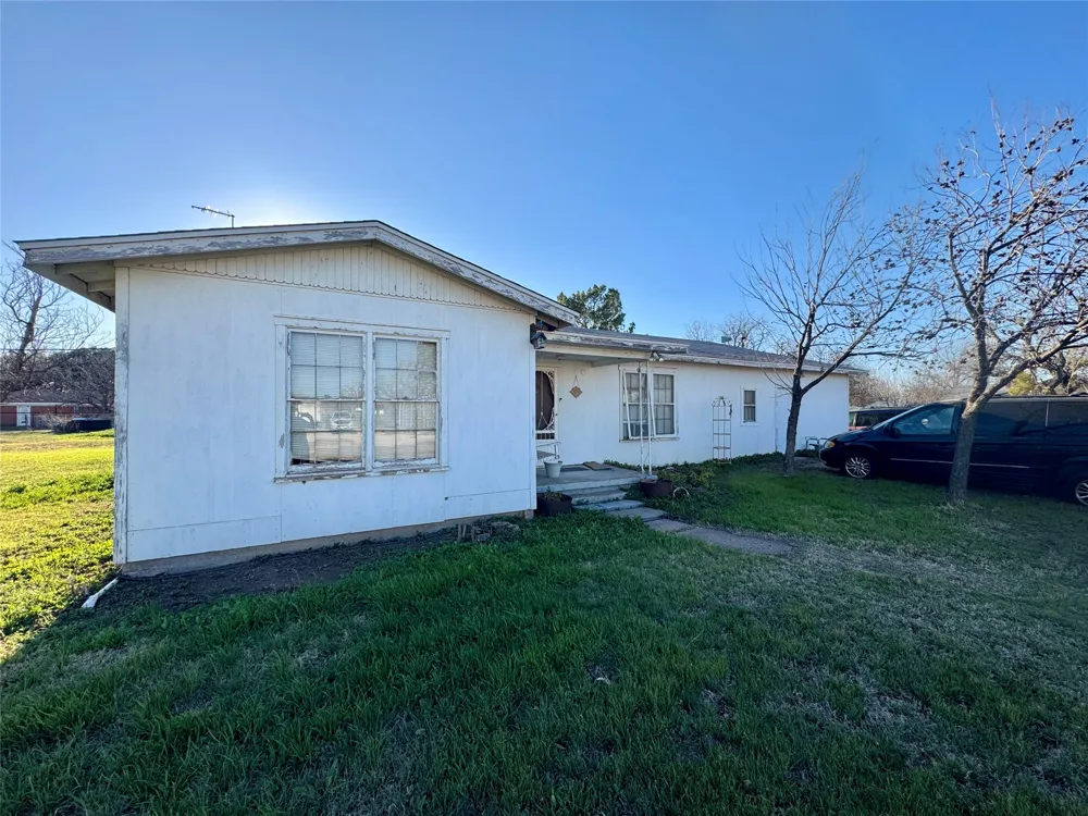 620 5th Street Hawley, TX 79525