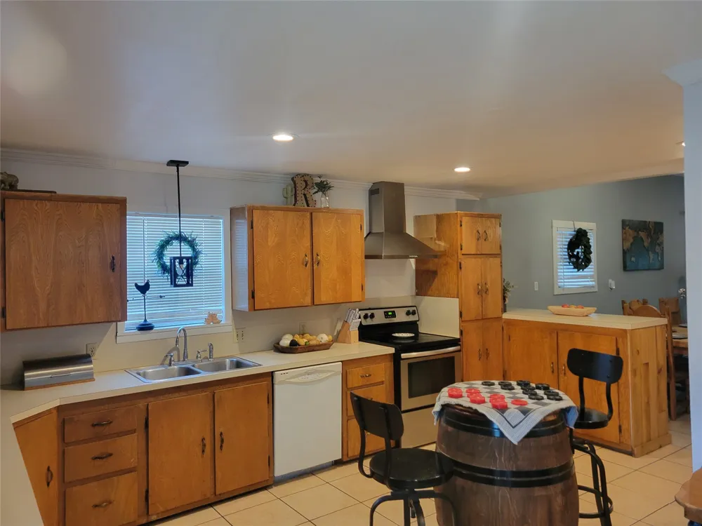 706 W Wrights Avenue Comanche, TX 76442