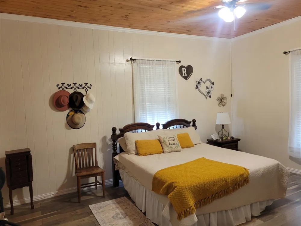 706 W Wrights Avenue Comanche, TX 76442