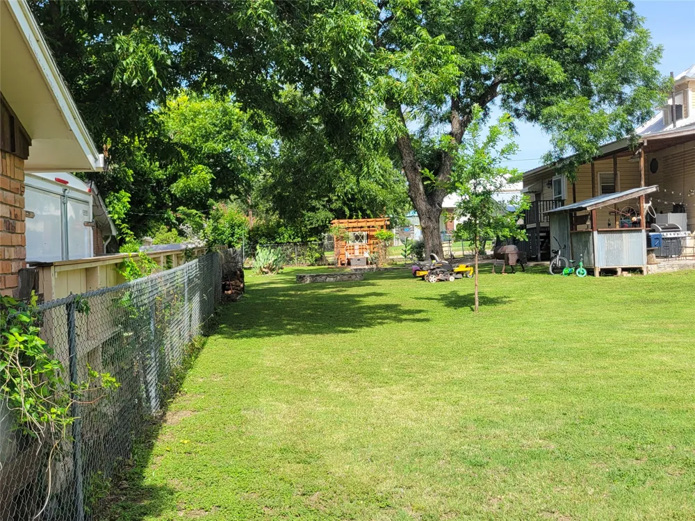 706 W Wrights Avenue Comanche, TX 76442