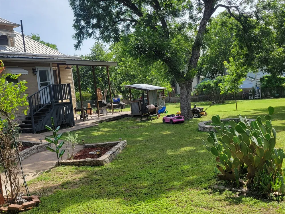 706 W Wrights Avenue Comanche, TX 76442