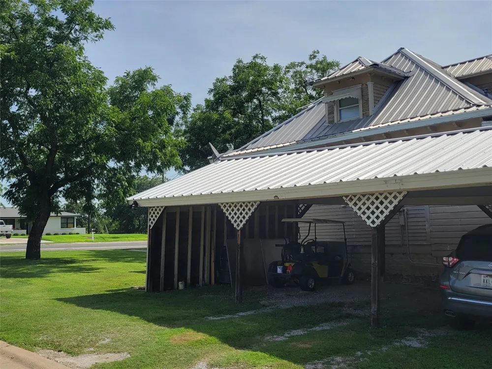 706 W Wrights Avenue Comanche, TX 76442