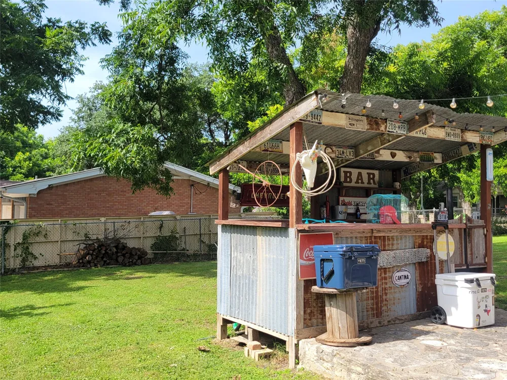 706 W Wrights Avenue Comanche, TX 76442