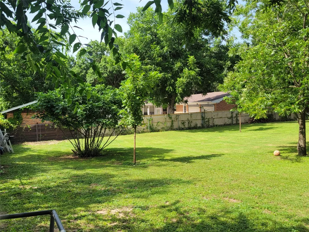 706 W Wrights Avenue Comanche, TX 76442