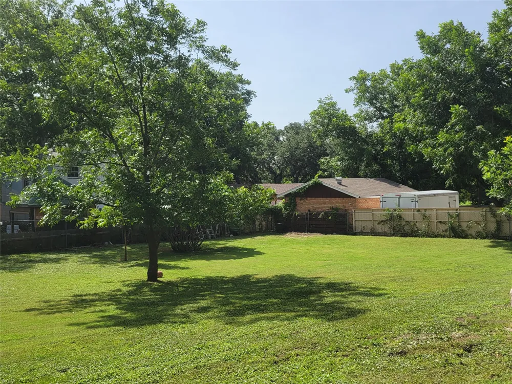 706 W Wrights Avenue Comanche, TX 76442