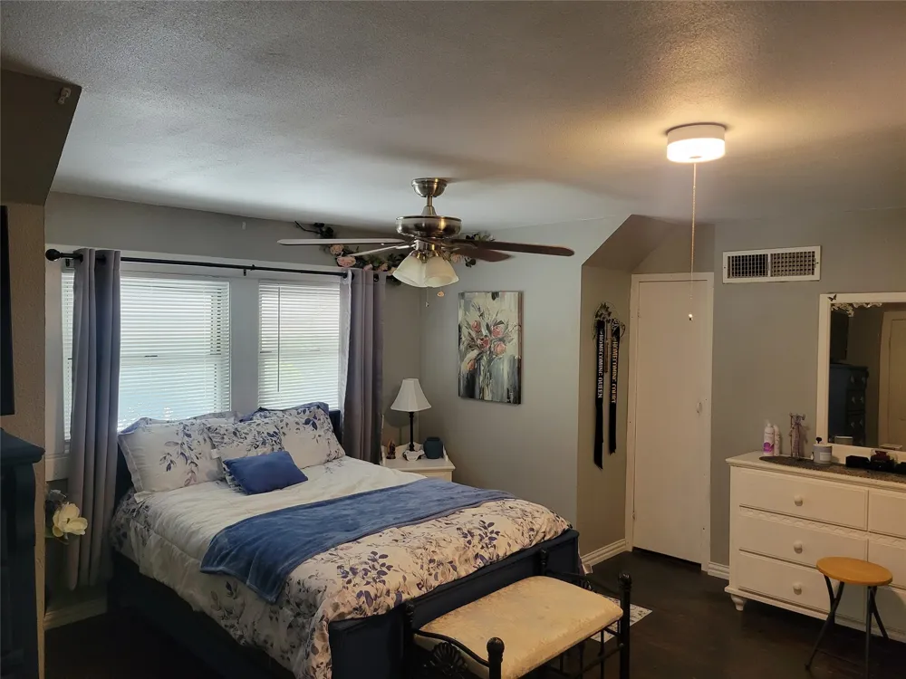 706 W Wrights Avenue Comanche, TX 76442