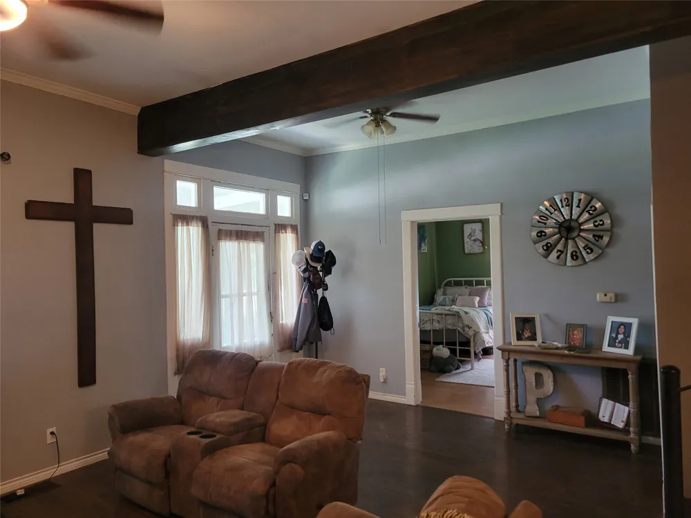706 W Wrights Avenue Comanche, TX 76442