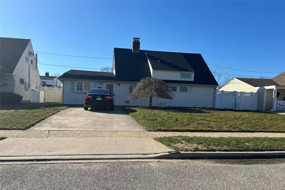 12 Wisteria Lane Wantagh, NY 11793