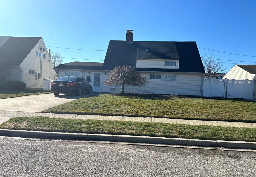 12 Wisteria Lane Wantagh, NY 11793