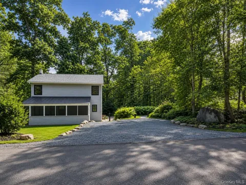 16 Cold Spring Road