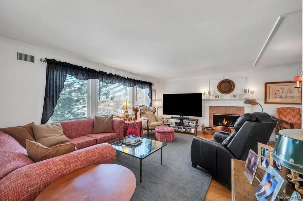 18 Hillcrest Street Huntington, NY 11743