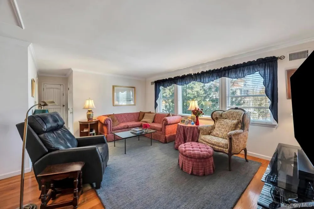 18 Hillcrest Street Huntington, NY 11743