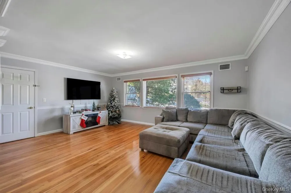18 Hillcrest Street Huntington, NY 11743