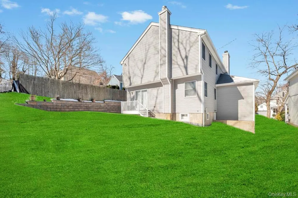 18 Hillcrest Street Huntington, NY 11743