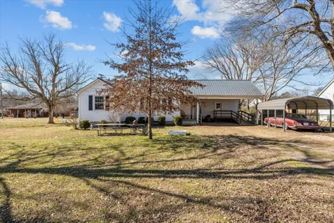 102 Sutton Ave