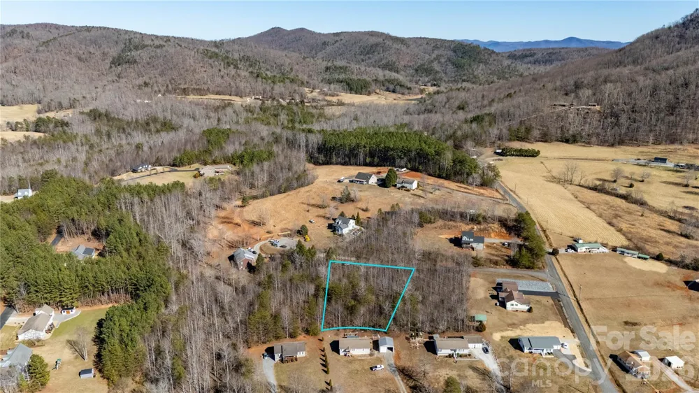 000 Eagles Nest Drive #8 Marion, NC 28752