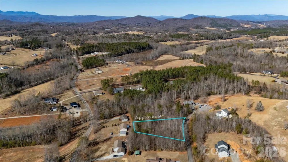 000 Eagles Nest Drive #8 Marion, NC 28752
