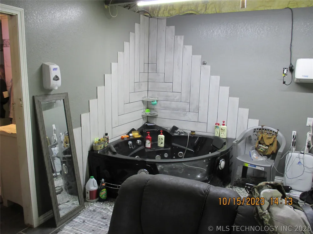 2905 E 2110 Hugo, OK 74743