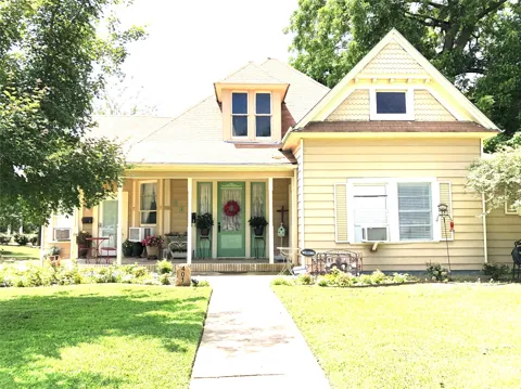 401 Sam Rayburn Drive #1