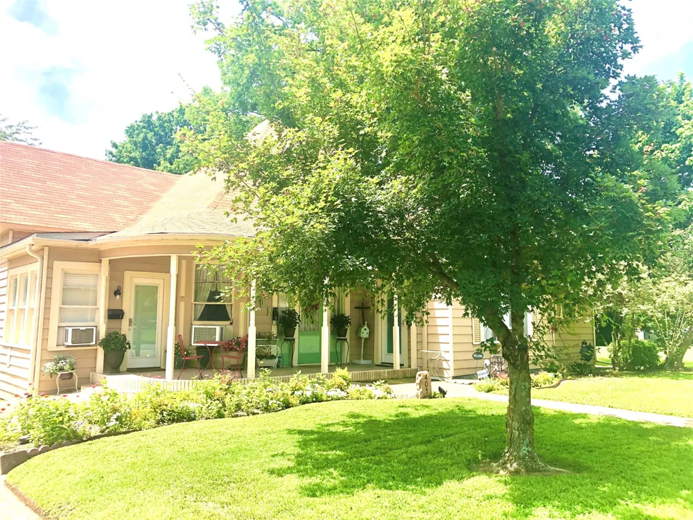 401 Sam Rayburn Drive #1 Bonham, TX 75418