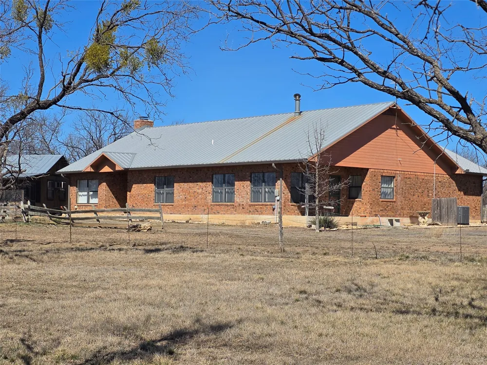 1709 County Road 330 Voss, TX 76888