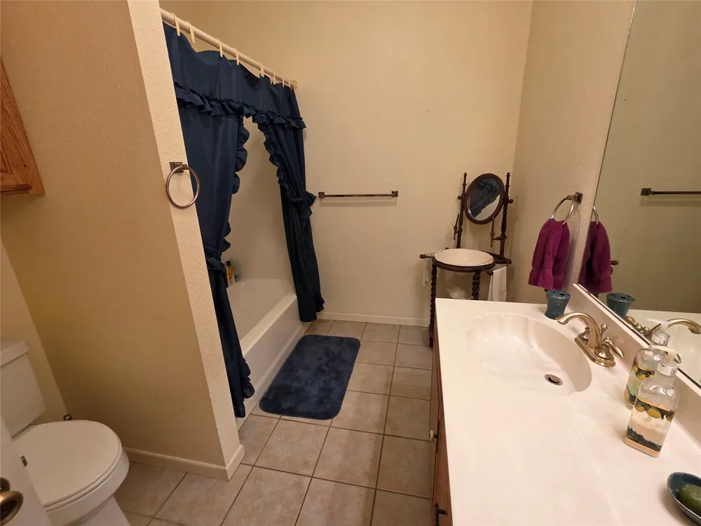 1709 County Road 330 Voss, TX 76888