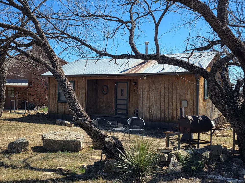 1709 County Road 330 Voss, TX 76888