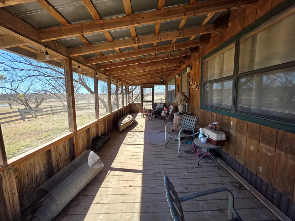 1709 County Road 330 Voss, TX 76888